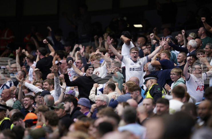 Тотнъм наказа трима привърженици за това, че са отправяли нацистки поздрави на мач от Шампионската лига в Германия през януари