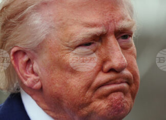 Тръмп каза, че ще разположи агенти на Имиграционната и митническа служба на САЩ (ICE) по летищата заради финансовата криза