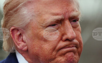 Тръмп каза, че ще разположи агенти на Имиграционната и митническа служба на САЩ (ICE) по летищата заради финансовата криза