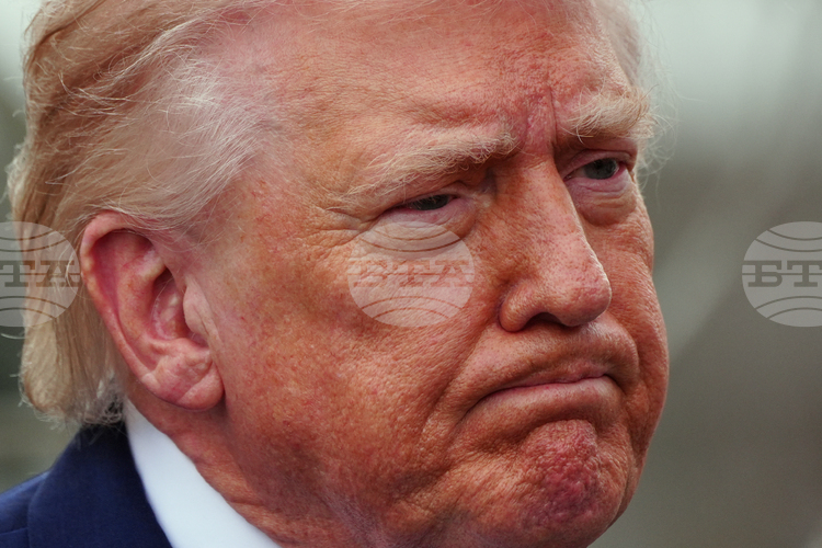 Тръмп каза, че ще разположи агенти на Имиграционната и митническа служба на САЩ (ICE) по летищата заради финансовата криза