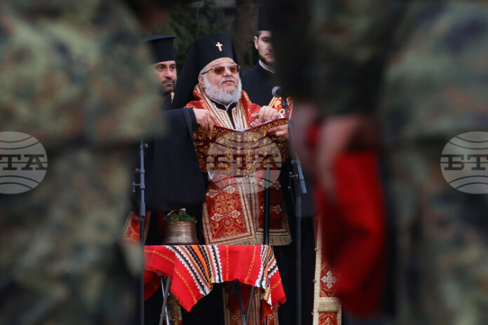 Трети март е ден, роден от вярата, търпението и мъченичеството на безброй човешки сърца, каза на връх Шипка Старозагорският митрополит Киприан