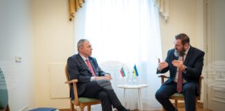 Учениците с български корени ще продължат да изучават български език и традиции в Болградската гимназия, каза министър Сергей Игнатов