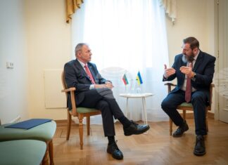 Учениците с български корени ще продължат да изучават български език и традиции в Болградската гимназия, каза министър Сергей Игнатов