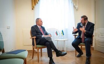 Учениците с български корени ще продължат да изучават български език и традиции в Болградската гимназия, каза министър Сергей Игнатов Учениците с български корени ще продължат да изучават български език и традиции в Болградската гимназия, каза министър Сергей Игнатов