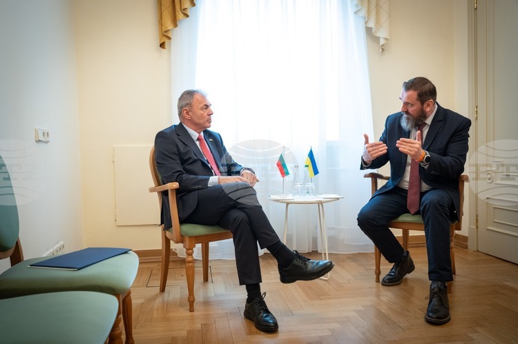 Учениците с български корени ще продължат да изучават български език и традиции в Болградската гимназия, каза министър Сергей Игнатов