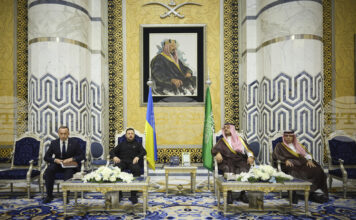 Украинският президент пристигна на официално посещение в Саудитска Арабия