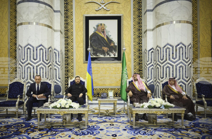 Украинският президент пристигна на официално посещение в Саудитска Арабия