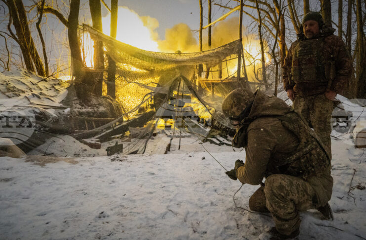 Украйна е нанесла удар по нефтозавод в руската Саратовска област, съобщи Укринформ