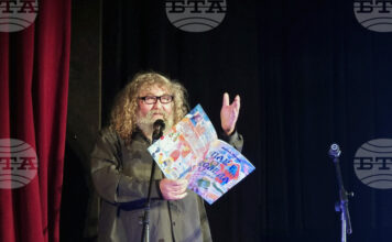 В Куклен театър – Ямбол беше представен сборникът с детски коледни пиеси на режисьора Ангел Попов В Куклен театър – Ямбол беше представен сборникът с детски коледни пиеси на режисьора Ангел Попов