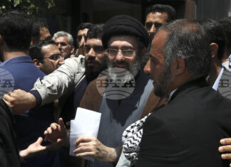 Върховният лидер на Иран поздрави сънародниците си по случай персийската Нова година; отрече атаките в Турция и Оман да са дело на Техеран Върховният лидер на Иран поздрави сънародниците си по случай персийската Нова година; отрече атаките в Турция и Оман да са дело на Техеран