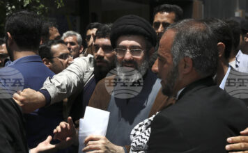 Върховният лидер на Иран поздрави сънародниците си по случай персийската Нова година; отрече атаките в Турция и Оман да са дело на Техеран Върховният лидер на Иран поздрави сънародниците си по случай персийската Нова година; отрече атаките в Турция и Оман да са дело на Техеран