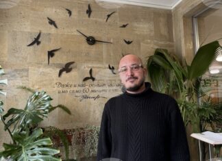 Визуалният артист и илюстратор Георги Гечев показва в изложба в Казанлък процеса по създаването на комикси