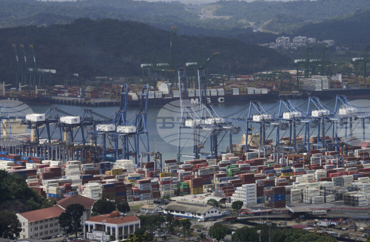 Войната в Иран и растящите разходи за гориво могат да увеличат трафика през Панамския канал, смята ръководителят на компанията оператор на водния път