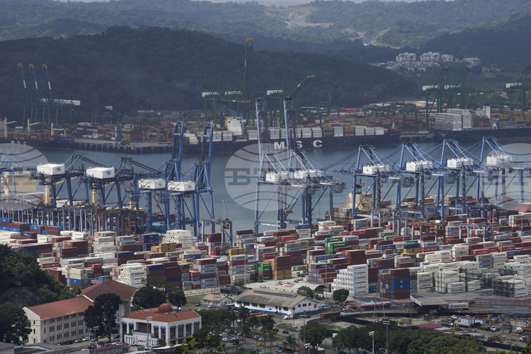 Войната в Иран и растящите разходи за гориво могат да увеличат трафика през Панамския канал, смята ръководителят на компанията оператор на водния път
