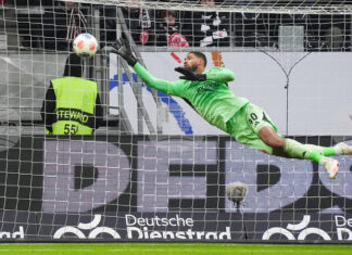 Вратарят на Айнтрахт Франкфурт Кауа Сантос. ще отсъства от терена няколко седмици заради контузия