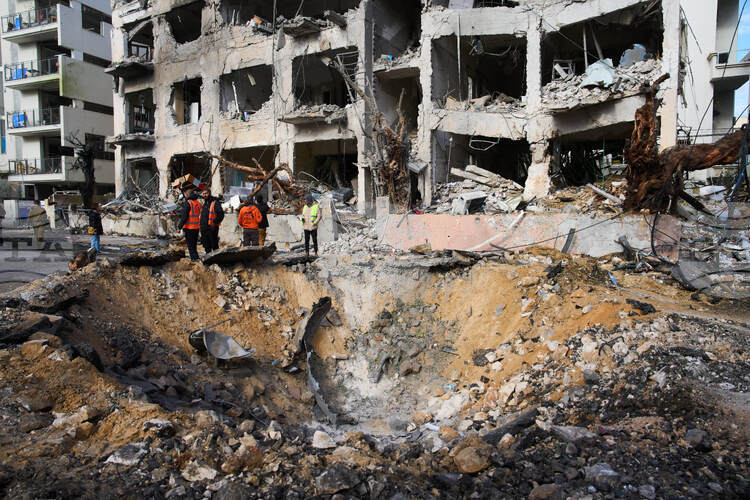 Взривове бяха чути в Йерусалим; израелската армия съобщи, че е засякла ирански ракети