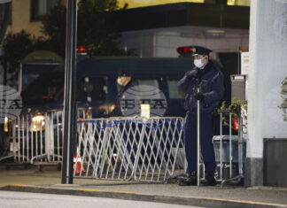 Япония изрази съжаление пред Китай и арестува войник, заподозрян в проникване в китайското посолство