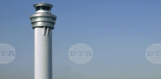 Япония забранява от април използване на външни батерии по време на полет, съобщи Киодо