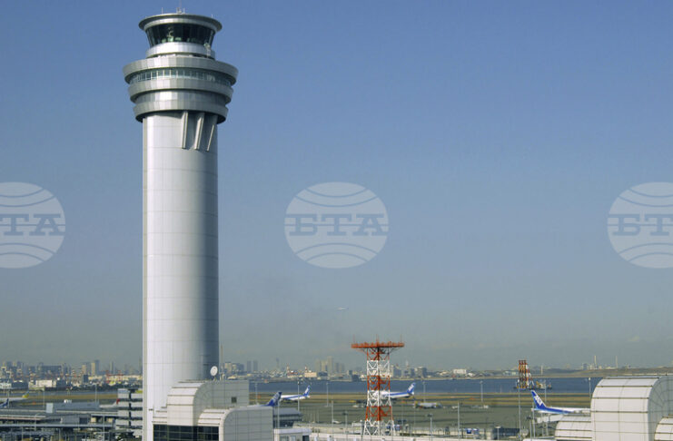 Япония забранява от април използване на външни батерии по време на полет, съобщи Киодо