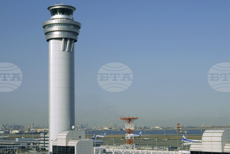 Япония забранява от април използване на външни батерии по време на полет, съобщи Киодо