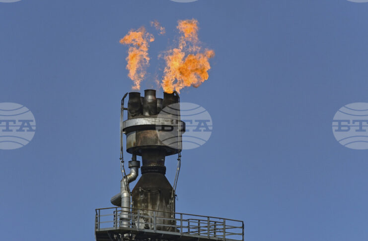 Японското правителство обмисля "намеса на пазара на петролни фючърси", предаде Ройтерс