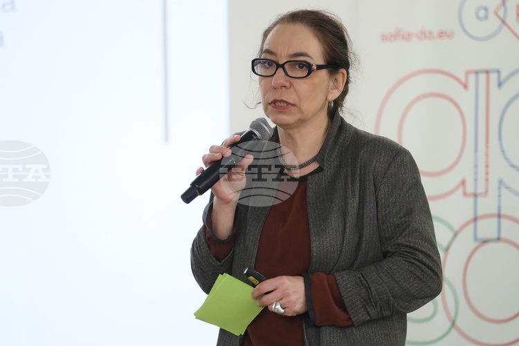 Задачата ни беше да превърнем приоритетите на стратегията в индикатори за принос на културата към устойчивото развитие, каза Яна Генова