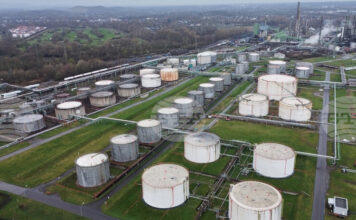 Започва освобождаването на договорените над 400 млн. барела петролни резерви на страните от МАЕ, съобщи организацията