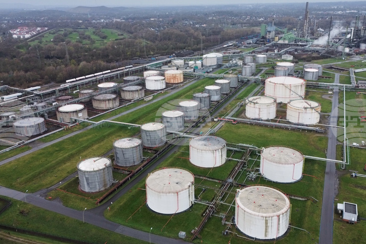 Започва освобождаването на договорените над 400 млн. барела петролни резерви на страните от МАЕ, съобщи организацията