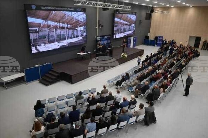 Започва третото издание на хакатона на Американската търговска камара в Започва третото издание на хакатона на Американската търговска камара в България в сътрудничество с четири български университета