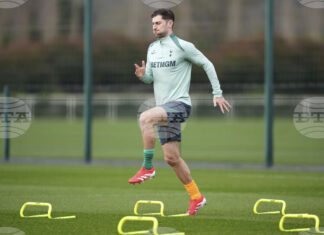 Защитникът на Тотнъм Дейвис може да стане временен мениджър на състава