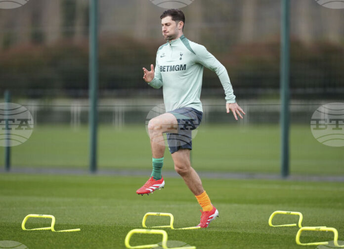 Защитникът на Тотнъм Дейвис може да стане временен мениджър на Защитникът на Тотнъм Дейвис може да стане временен мениджър на състава