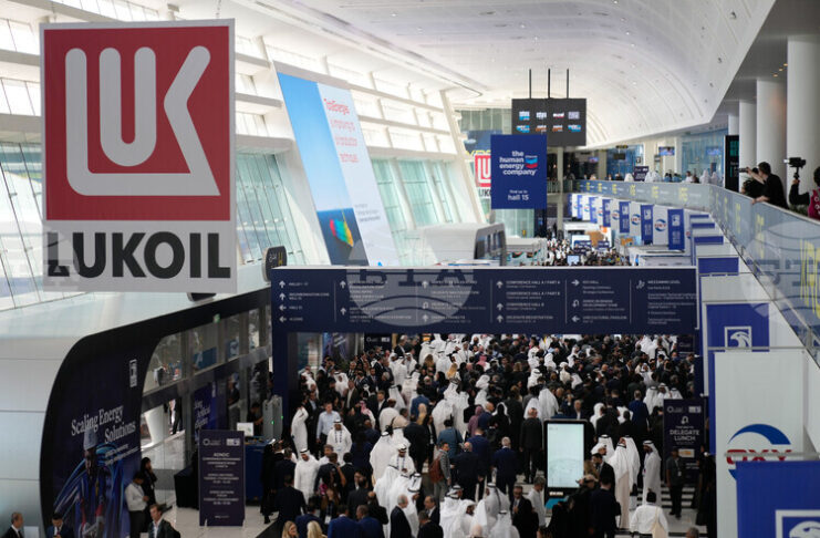 „Лукойл“ отчете близо 20 млрд. долара загуби заради отписване на международни активи, включително в България