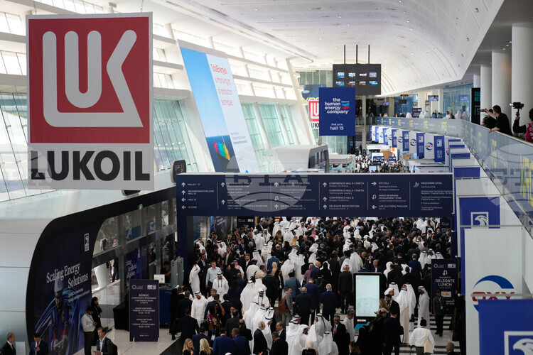 „Лукойл“ отчете близо 20 млрд. долара загуби заради отписване на международни активи, включително в България