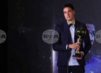 „Ще бъде ожесточена битка за титлата - Левски има класа, а ние не се предаваме", обясни най-добрият чужденец в българското първенство Петър Станич