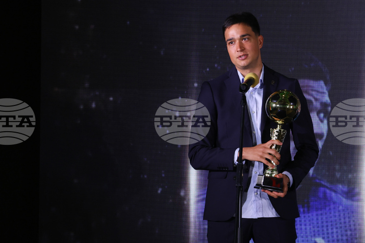 „Ще бъде ожесточена битка за титлата - Левски има класа, а ние не се предаваме", обясни най-добрият чужденец в българското първенство Петър Станич