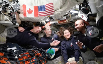 Четиримата астронавти от лунната мисия "Артемис 2" Ред Уайзман (вляво), Джереми Хансен, Кристина Кох и Виктор Глоувър (вдясно).