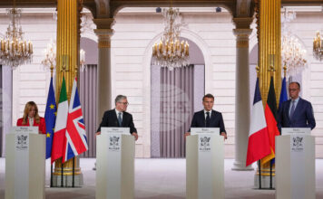 Италианският премиер Джорджа Мелони и германският канцлер Фридрих Мерц, заедно с председателите на конференцията за Ормузкия проток – британския премиер Киър Стармър и френския президент Еманюел Макрон.