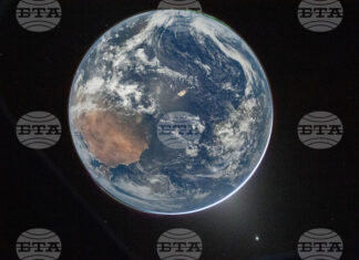 Земята, снимана от "Орион"