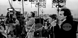 София (2 май 1990) „Спешен случай" на концерт на стадион „Академик" . Кирил Ампов е вдясно.