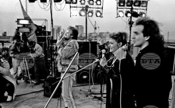 София (2 май 1990) „Спешен случай" на концерт на стадион „Академик" . Кирил Ампов е вдясно.