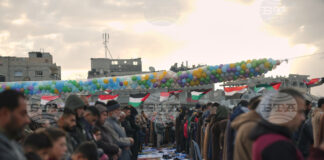 Палестински мюсюлмани се молят по повод празника Ид ал-Фитр сред развалините на разрушени сгради в Джабалия, ивицата Газа. 20 март 2026 г.