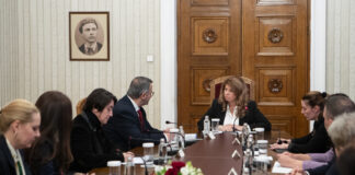 президентът Илияна Йотова на среща със служебния министър на земеделието и храните Иван Христанов и неговия екип.