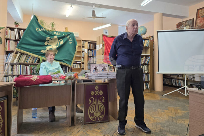 Академик Марин Кадиев представи премиерно книгата "Райна Княгиня" на Павлина Павлова в Панагюрище