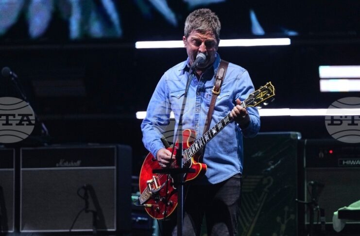 Акустична китара на вокала на Oasis Ноел Галахър ще бъде предложена на търг