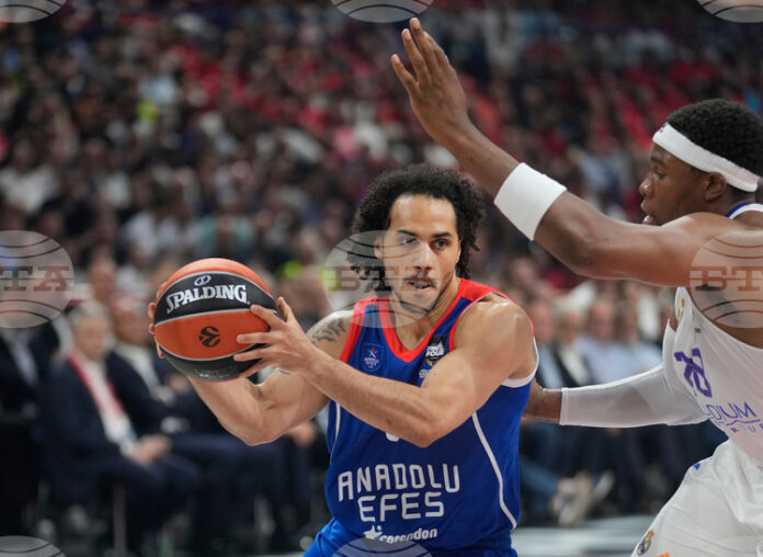 Анадолу Ефес сложи край на серията от шест поредни победи на Партизан в Евролигата, Монако взе дербито на Франция с АСВЕЛ