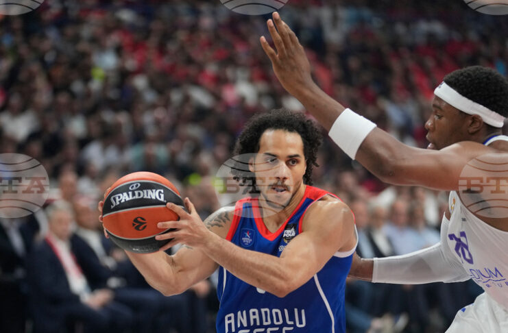 Анадолу Ефес сложи край на серията от шест поредни победи на Партизан в Евролигата, Монако взе дербито на Франция с АСВЕЛ