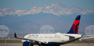 Авиокомпаниите и туристическият сектор не очакват незабавно облекчение от спирането на огъня в Иран