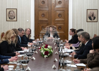 България може да привлече туристи с имидж на сигурна и конкурентна дестинация, заяви президентът Илияна Йотова на среща с ресорния министър