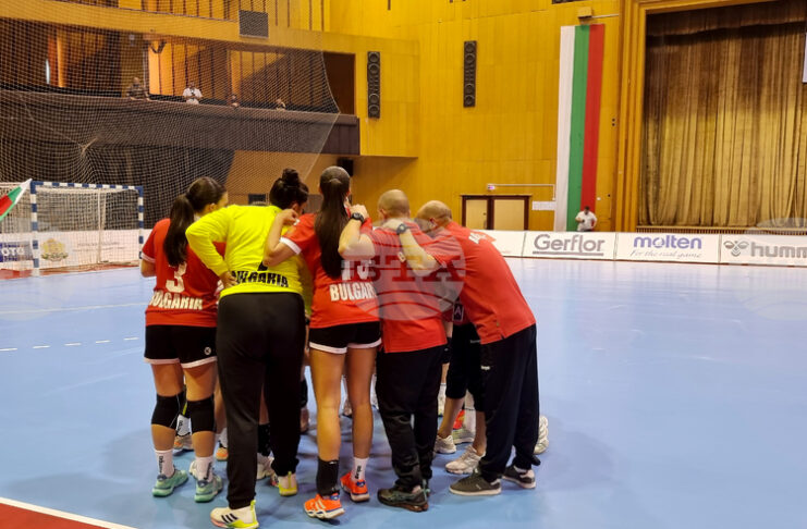 България завърши наравно с Узбекистан в последния си мач от интерконтиненталната фаза на турнира за купата на IHF във Велико Търново