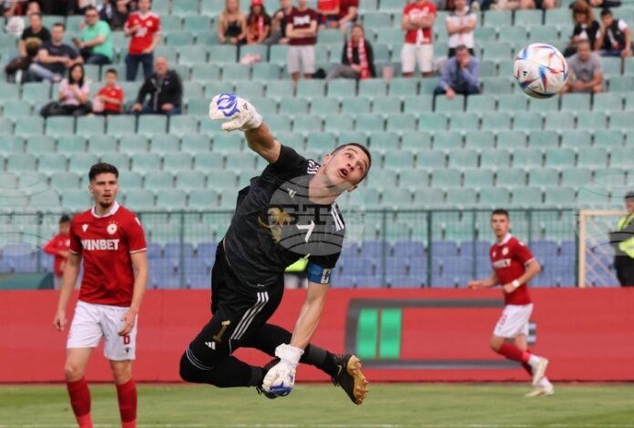 Българският вратар Пламен Андреев записа успешен дебют за полския шампион Лех (Познан)